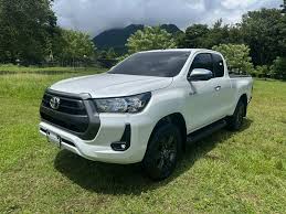 CAMIONETA PICK UP 4x4 / HILUX