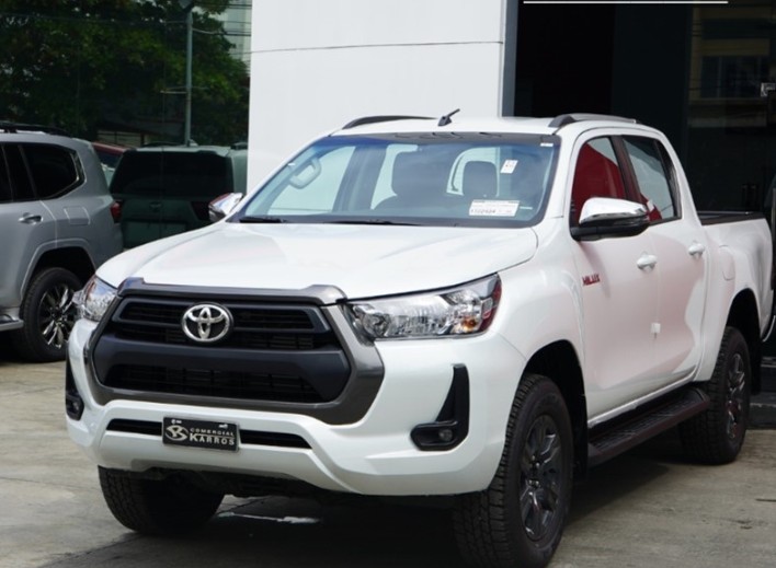 CAMIONETA PICK UP 4X4 / HILUX